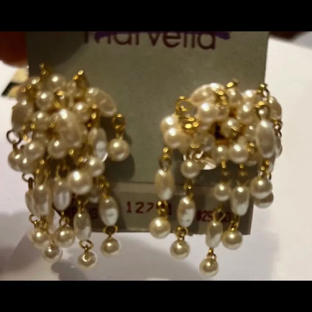 Vintage MARVELLA Faux Pearl Cluster CLIP Bauble Dangle Earrings Gold-Tone